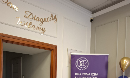 Z ogromną radością informujemy, że baza noclegowa „Dom Diagnosty” w siedzibie Krajowej Izby Diagnostów Laboratoryjnych została ponownie uruchomiona po remoncie i usunięciu skutków zalania. To miejsce stworzone z myślą o diagnostach, ich rodzinach oraz pracownikach naukowych i akademickich – każdy z Was jest tu mile widziany.