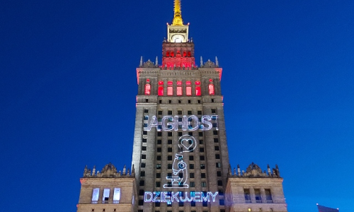 27 maja 2022 roku na fasadzie Pałacu Kultury i Nauki została wyświetlona dekoracja świetlna z okazji Dnia Diagnosty Laboratoryjnego.